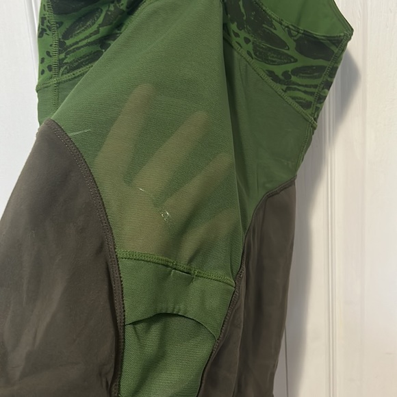 Lululemon Tank size 4 - Picture 3 of 6